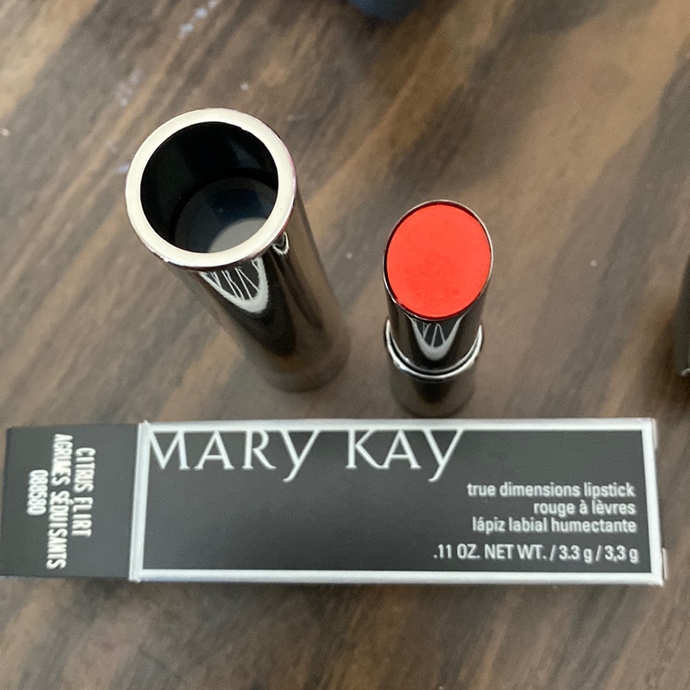 ❤️New❤️ Mary Kay True Dimensions Lipstick - Citrus Flirt